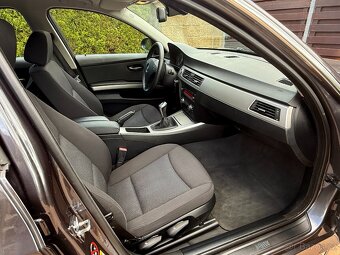 BMW 325XI 160kW E91 R6 - Bi-Xenon /PO SERVISNÍ INSP/ KRÁSNÝ - 11