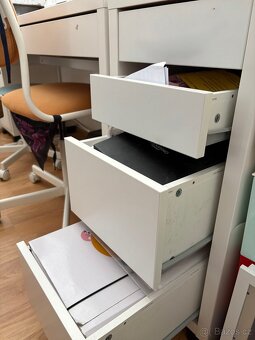 IKEA MICKE dětský psací stůl - 11