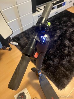 ELEKTRICKÁ KOLOBĚŽKA SEGWAY KICKSCOOTER E25E - 11