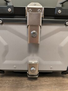 Zadní motokufr TopCase 45L hliníkový - 11