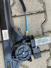 BMW F45/F46 LP dveře a díly z nich - 11