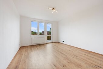 LUXUSNÍ byt Čebín 4kk 155m2 ( vč. zahrada, balkon, parking) - 11