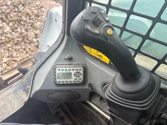 Bobcat S570 nakladač - 11