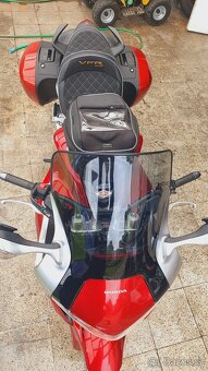 HONDA VFR 1200 F - 11