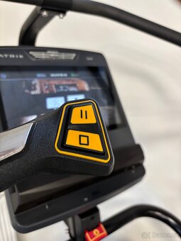 MATRIX Endurance LCD – profesionální schodový trenažer - 11