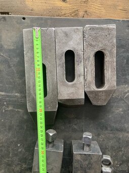 upínky - kameny - šrouby - 11