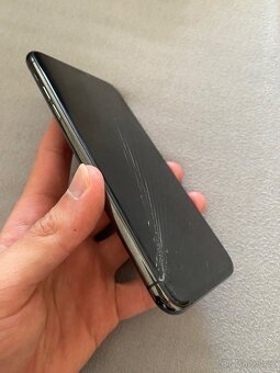 iPhone 11 Pro Max 64 GB - Top stav - 11