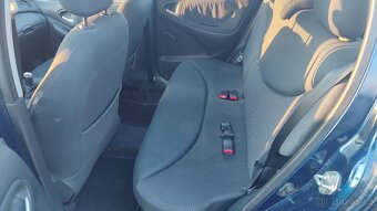 Toyota Yaris 2004 - 11