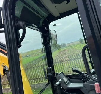 Minibagr Yanmar SV16 - 11