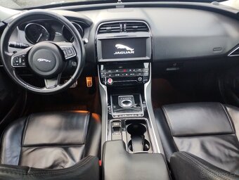 JAGUAR XE 2017 2.0D 132kW,VÝHŘEVY,NAVI,TEMPOMAT,SERVISKA - 11
