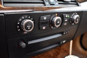 Bmw E61 530d/xDrive/2006/170kW/Automat/Kůže/Panorama/326tkm - 11