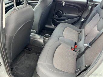 Mini Cooper 1.5i 100kw 1.majitel 37.000km 2x alu top stav - 11