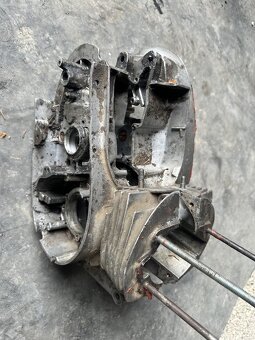 Predám DILY motoru ČZ 250/455 - 11