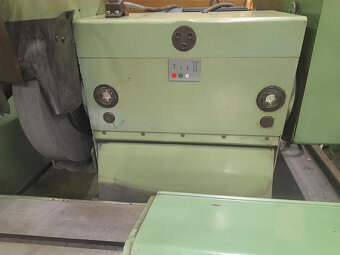 Válcová bruska TOS Hostivař BHU 320 x 1500 - 11