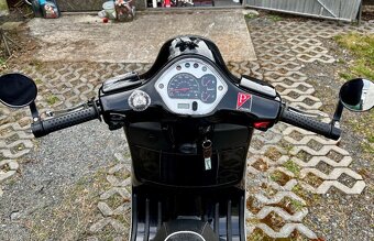 VESPA 300 GTS super - 11