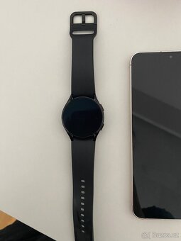 Samsung galaxy S23+ a Samsung Galaxy Watch 4 - 11