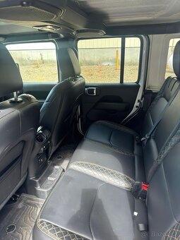 Jeep Wrangler Sahara 4xe 2023 –  hybrid s výkonem 2.0 - 11