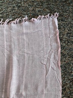 Nový šátek Avon - světle růžový, decentní vzor - 11