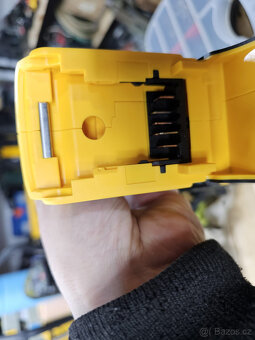 DeWALT DCH416NT + batt. + nabíječka + kufr - 11