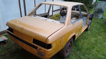 BMW e21 karoserie na kolech - 11