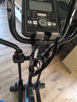 Profi eliptický trenažér HouseFit Motio 80i Train - 11