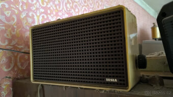 Retro rádia - různé druhy a značky - dřevěná i plastová / ba - 11