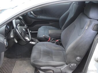 Alfa Romeo GT 1.9 JTD - 11