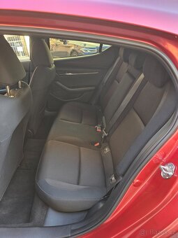 MAZDA 3 2,0 132kw, 12/2019, 38t.km, HUD, navi, keyless, 18" - 11