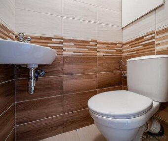 světlý byt 3+1 s balkonem | Narcisová, Praha 10 - 11