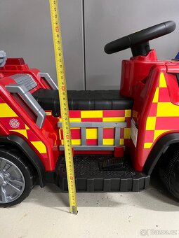 Auto s pohonem na akumulator znacky Lean Cars - 11