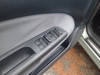 Benzínová Škoda Octavia 1.6.. klima - 11