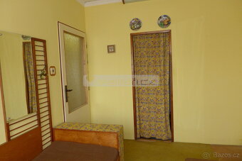 Prodej prostorného cihlového bytu 3+1 s balkonem a zahradou - 11