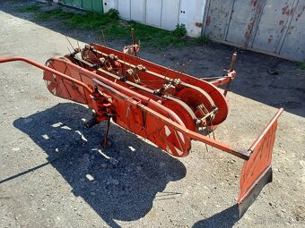 Shrnovač sena MF70 - 11