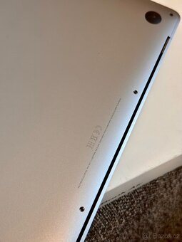 MacBook Air 13 (2019) 8 GB / 128 GB – výborný stav - 11