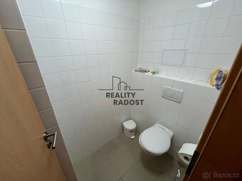 Pronájem obchodního prostoru o výměře 110 m2 na Národní třid - 11