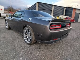 Dodge Challenger hemi - 11
