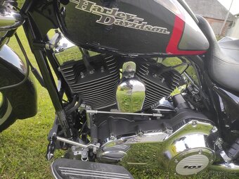 HARLEY DAVIDSON FLHX Street Glide - 11