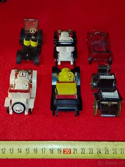 Autíčka veteráni zn. IGRA 11 ks, SMĚR 2 ks atd. 14 ks celkem - 11