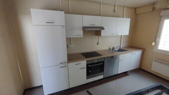 Obytný modul s kuchyní a se sprchama / 10m délky - 11