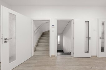 Prodej RD 4+1 (243m2), pozemek 907m2, Kuřim, Tišnovská - 11