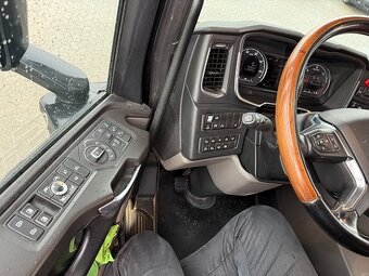 Scania G500 8x4 - třístranný sklápěč s hydraulickou rukou - 11