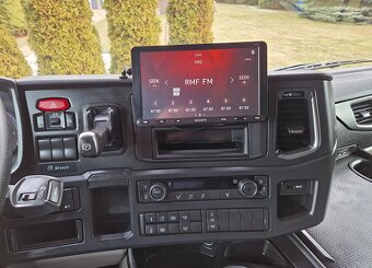 Scania P280 - valník s posuvnými plachtami - 19 palet - 11