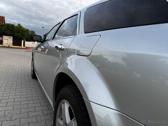 Chrysler 300C 5.7 hemi 250kw - 340PS 4x4 - touring, rok 2005 - 11