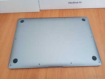 Macbook Air 13 palců M1 chip 8 GB RAM 256 SSD 200 cyklů - 11