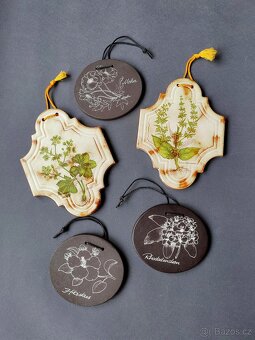 Sada keramických dekorativních plaket s rostlinným motivem - 11