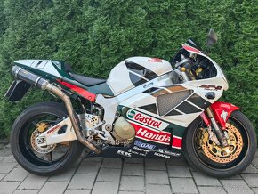 Honda VTR 1000 SP2 - 11