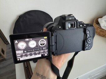 Nikon D5600 + 2 objektivy + příslušenství - 11