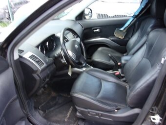 Citroën C-Crosser 2,2 HDi 7míst - 11