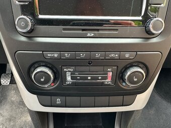YETI 2.0TDI 125KW 4X4 2013 PDC ALU NAVI COLUMBUS SUNSET - 11