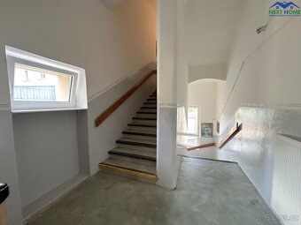 Pronájem kancelář 14 m2, společné zázemí 10 m2, ul. Vaničkov - 11